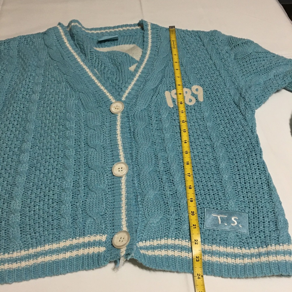 Taylor Swift 1989 Cardigan Taylor's Version Limited Edition MD/LG Cable Knit - Picture 8 of 8